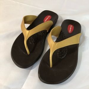Okabashi flip flops Sz 6